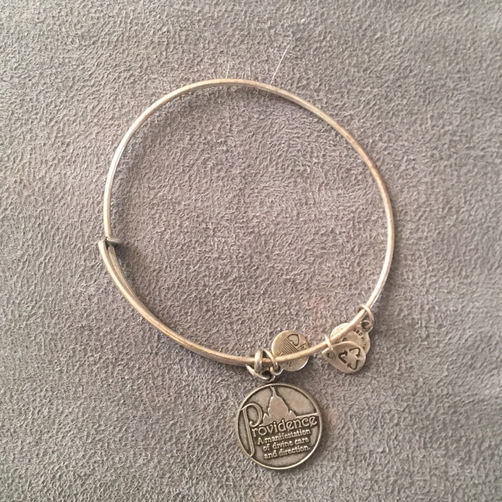 Bangle bracelet